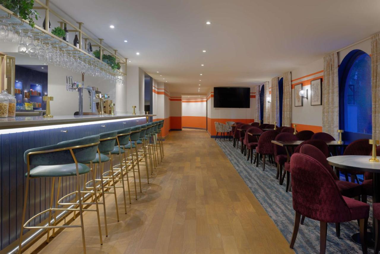 Hilton Cobham Hotel Kültér fotó