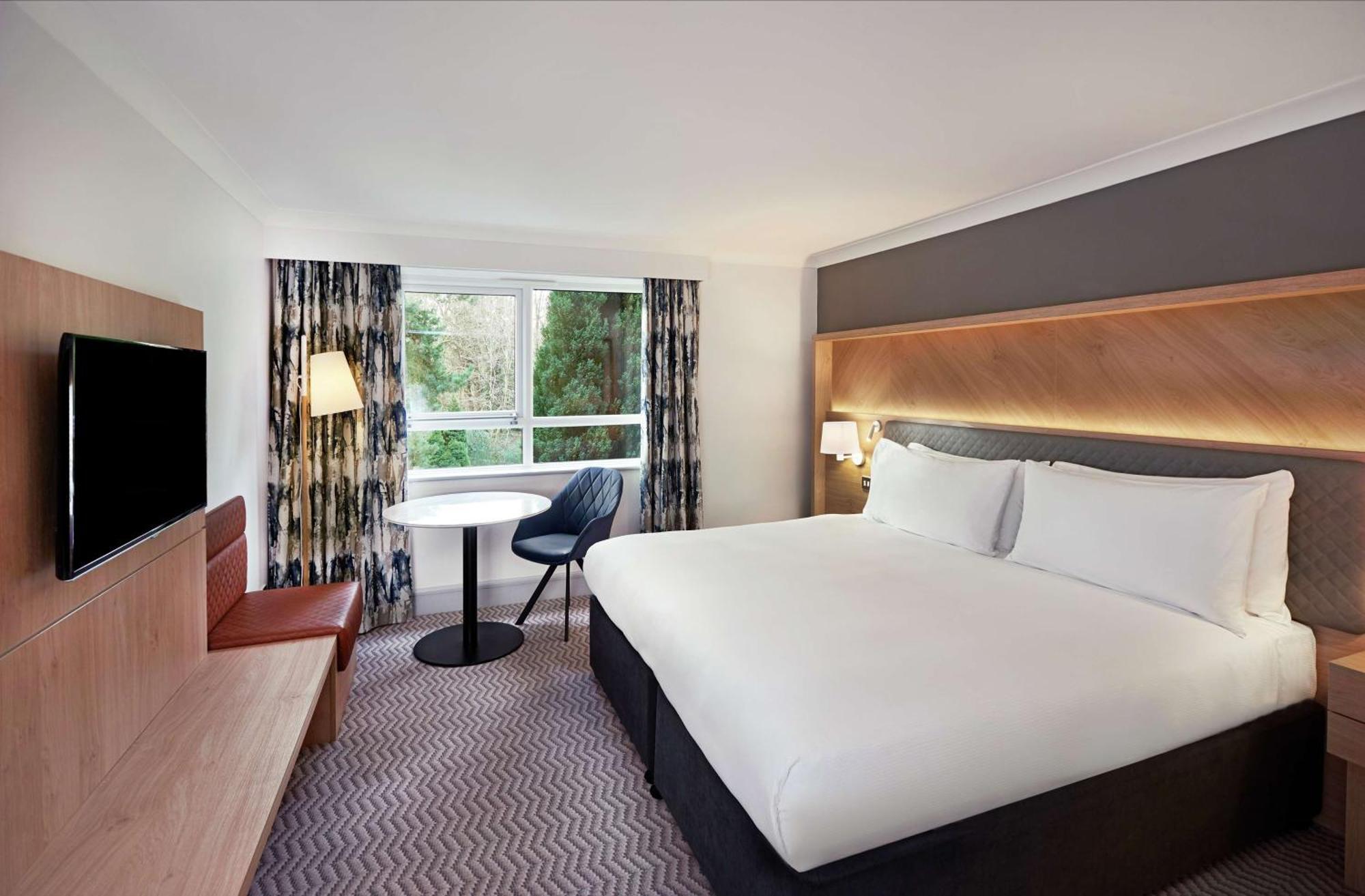 Hilton Cobham Hotel Kültér fotó