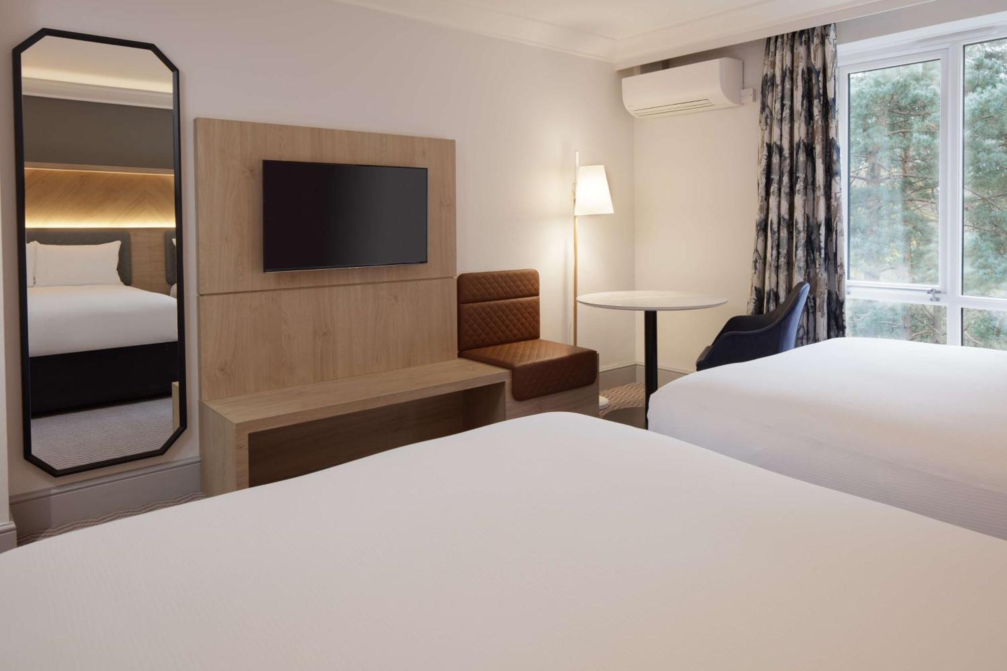 Hilton Cobham Hotel Kültér fotó