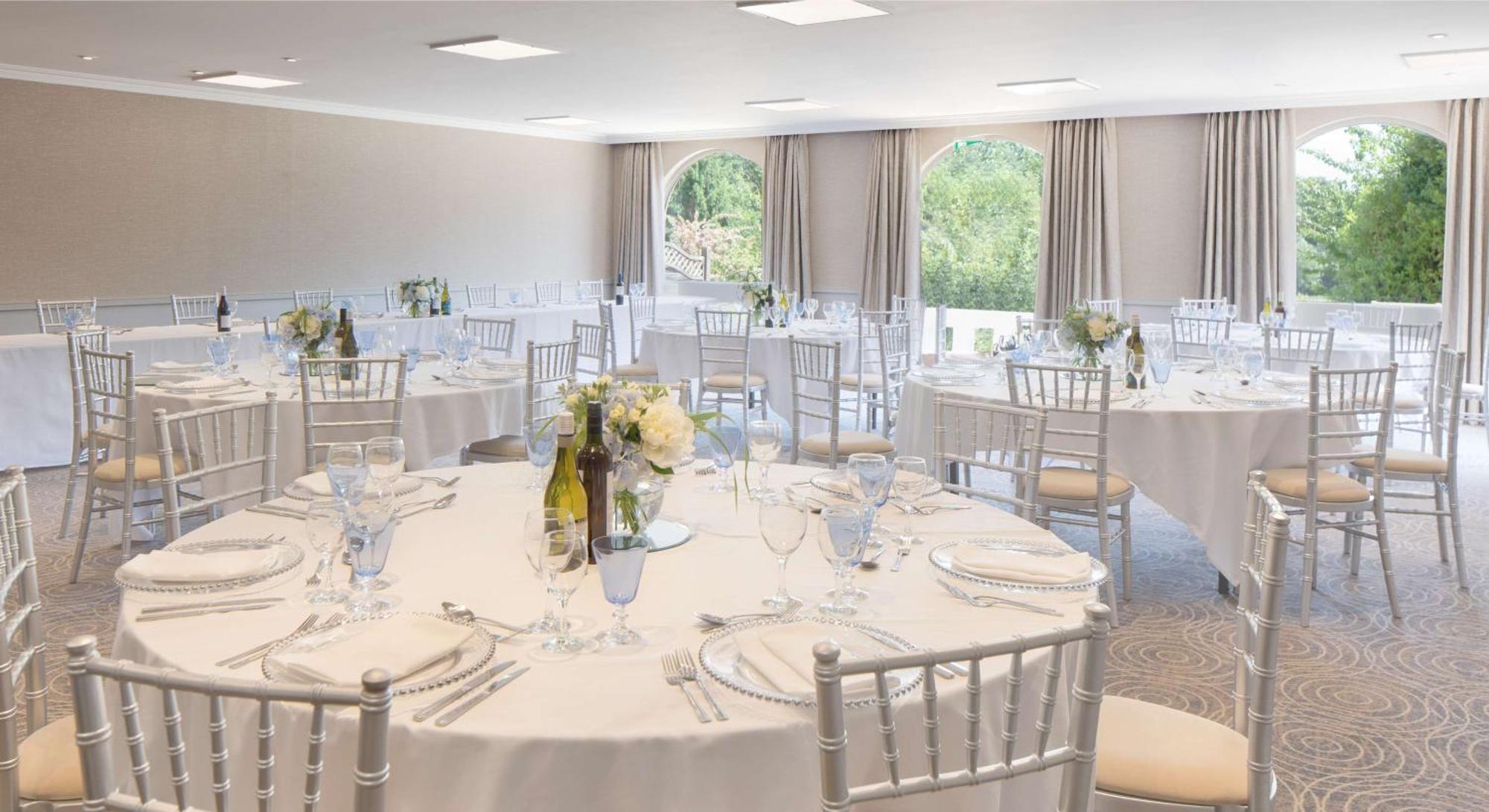 Hilton Cobham Hotel Kültér fotó
