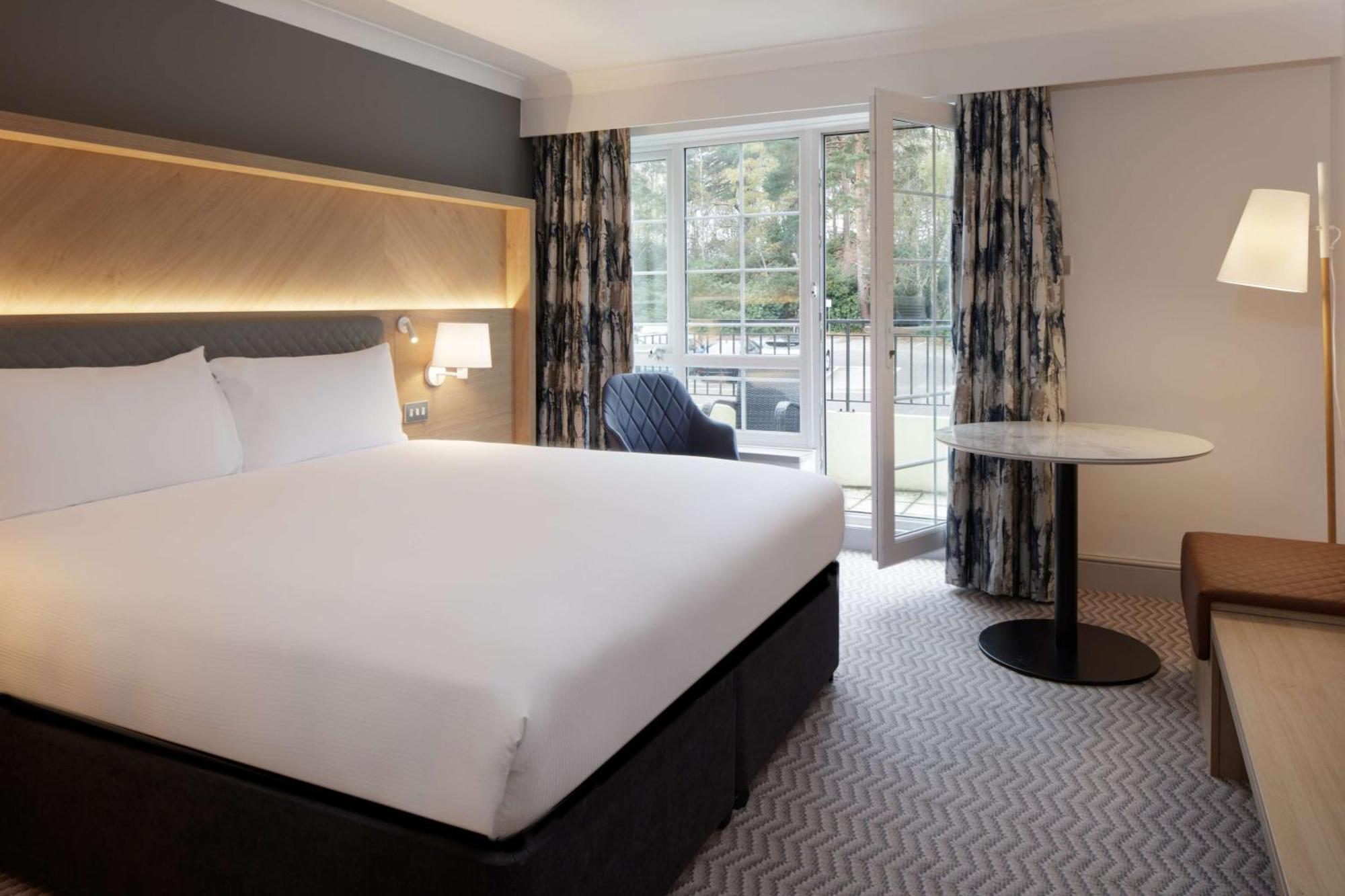Hilton Cobham Hotel Kültér fotó