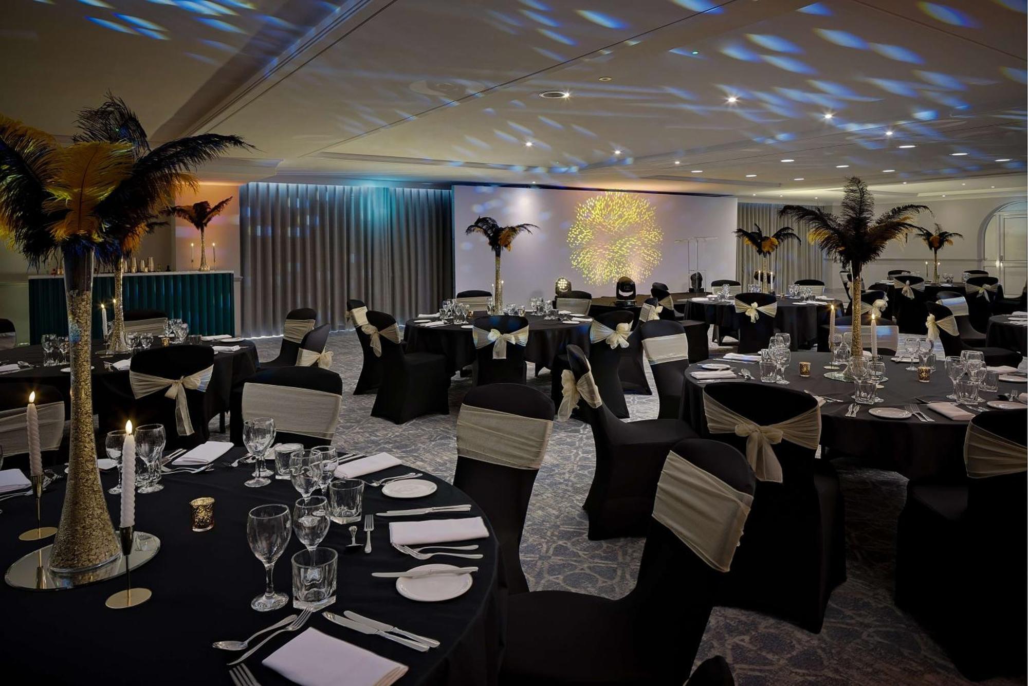 Hilton Cobham Hotel Kültér fotó